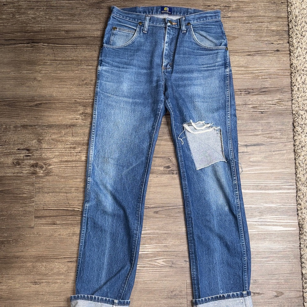 MWZ 47 Wrangler Classic Blue Straight Jeans with Distress & Patch